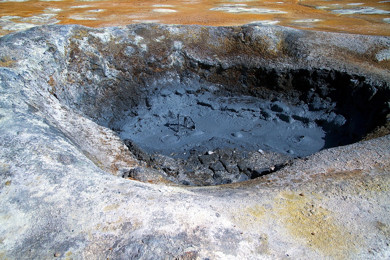 自然奇观揭秘，火山喷泉最新动态与时代展现