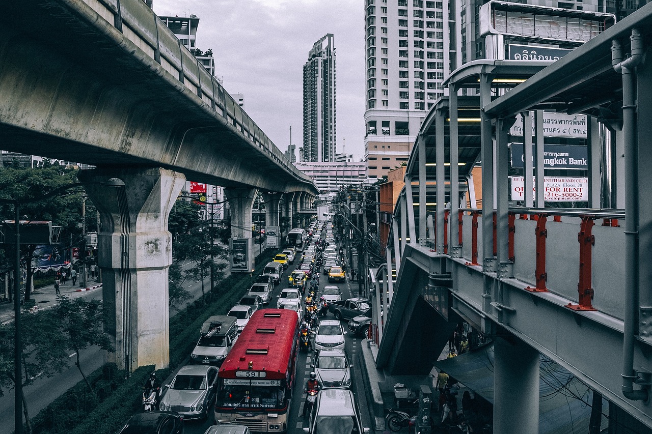 曼谷水上市场探秘，城市独特风景的寻觅之旅