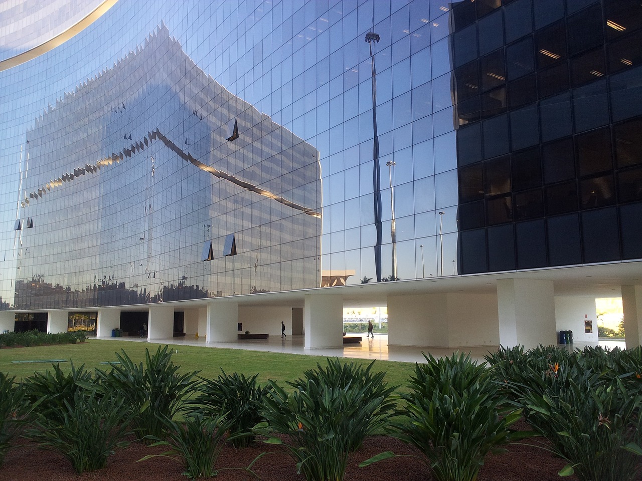 智能建筑上市公司引领变革，塑造未来城市景观