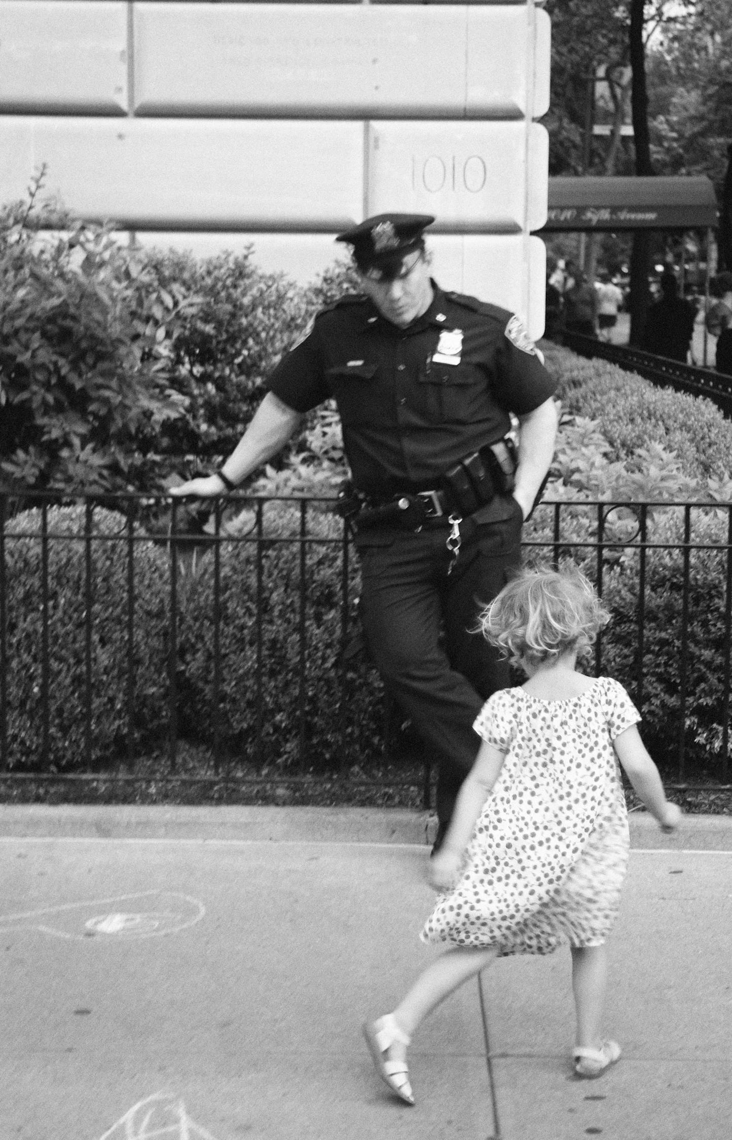 女警之光，警察女演员的非凡人生之旅