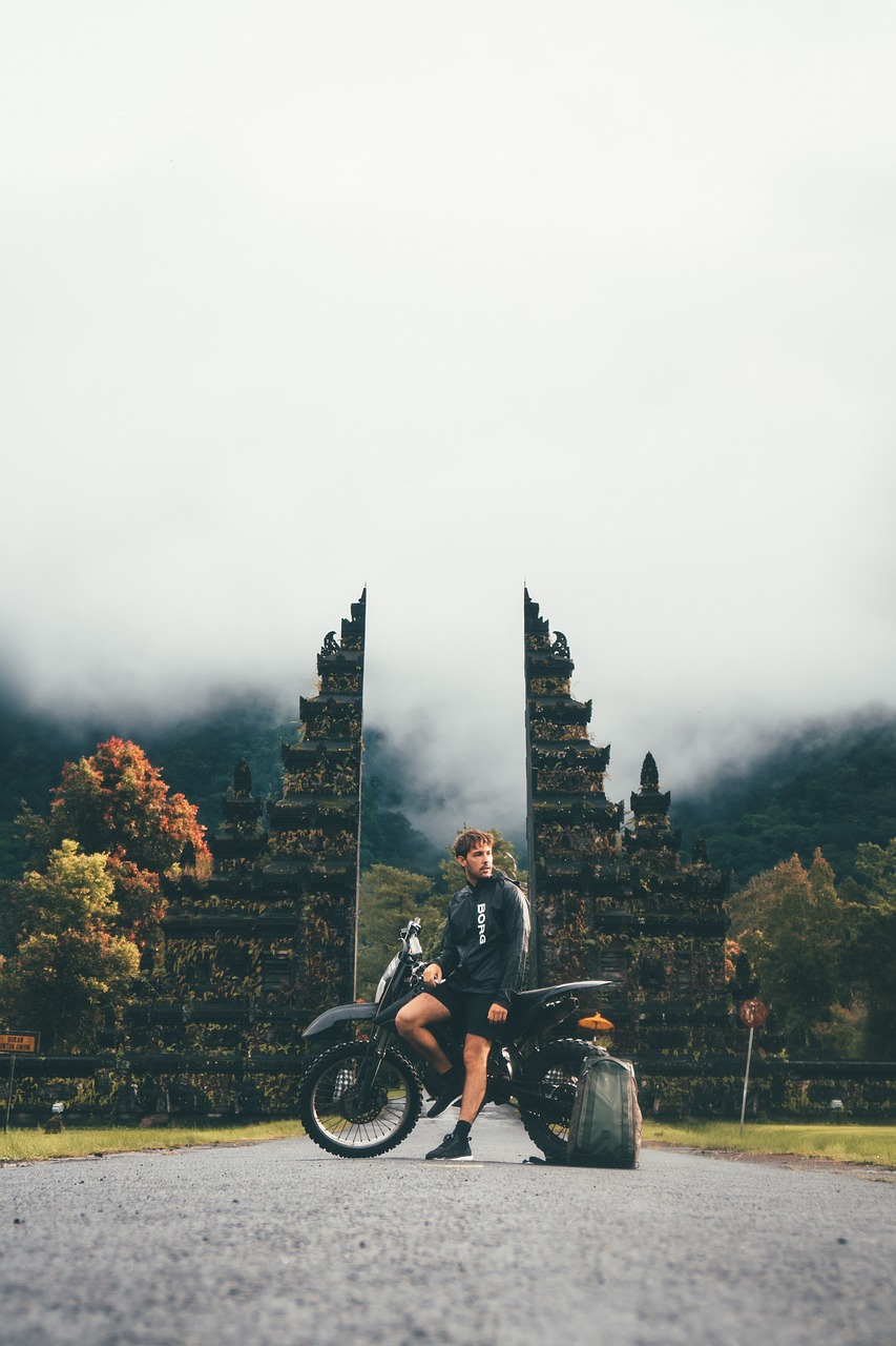 电影外出，未知旅程的情感碰撞探索