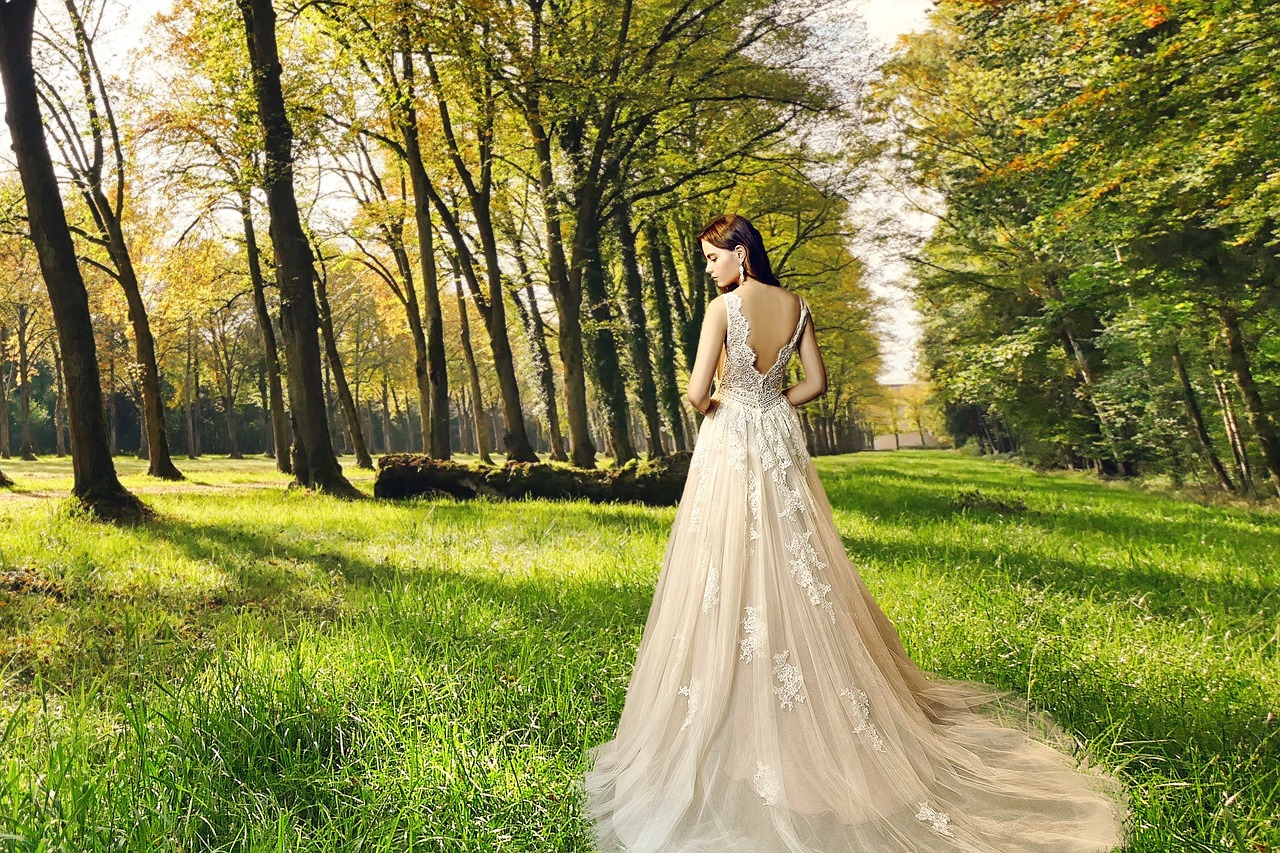 最新桃花美妆，绽放迷人光彩，展现你的美丽魅力